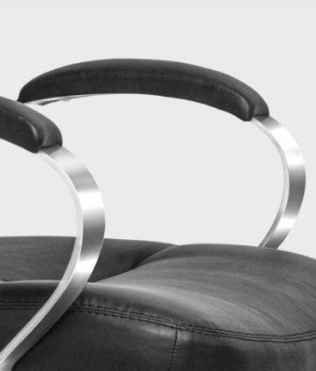INÍCIO / TIPO / POLTRONAS POLTRONA FIXA DIRETOR FUTURA COM BASE “S” CROMADA E BRAÇO ALUMÍNIO Poltrona fixa diretor Futura com base “S” cromada e braço alumínio - Imagem 2